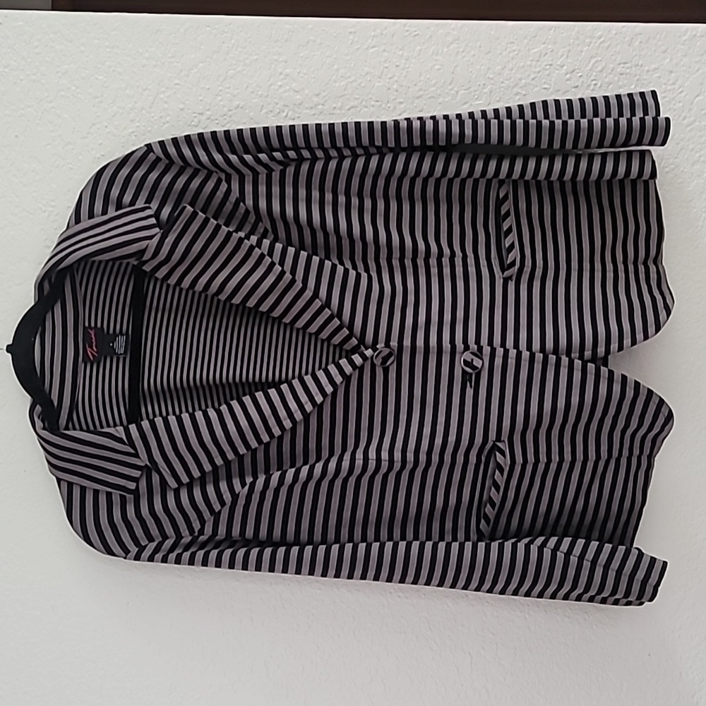 Torrid size 3 gray and black striped blazer